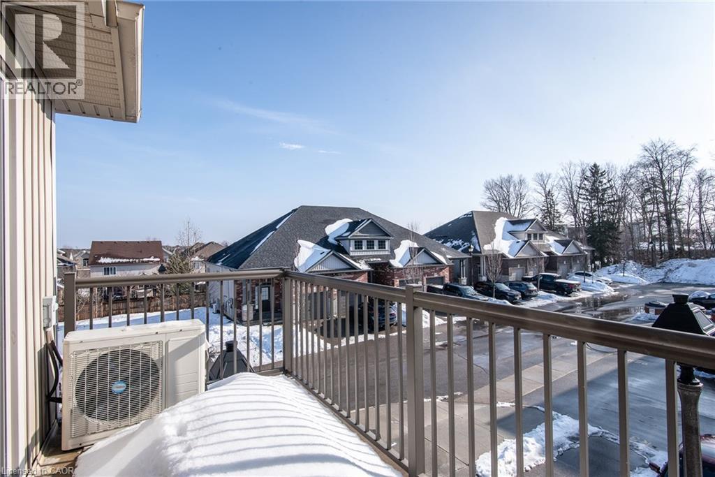 234 Rachel Crescent Unit# E, Kitchener, ON - Outdoor