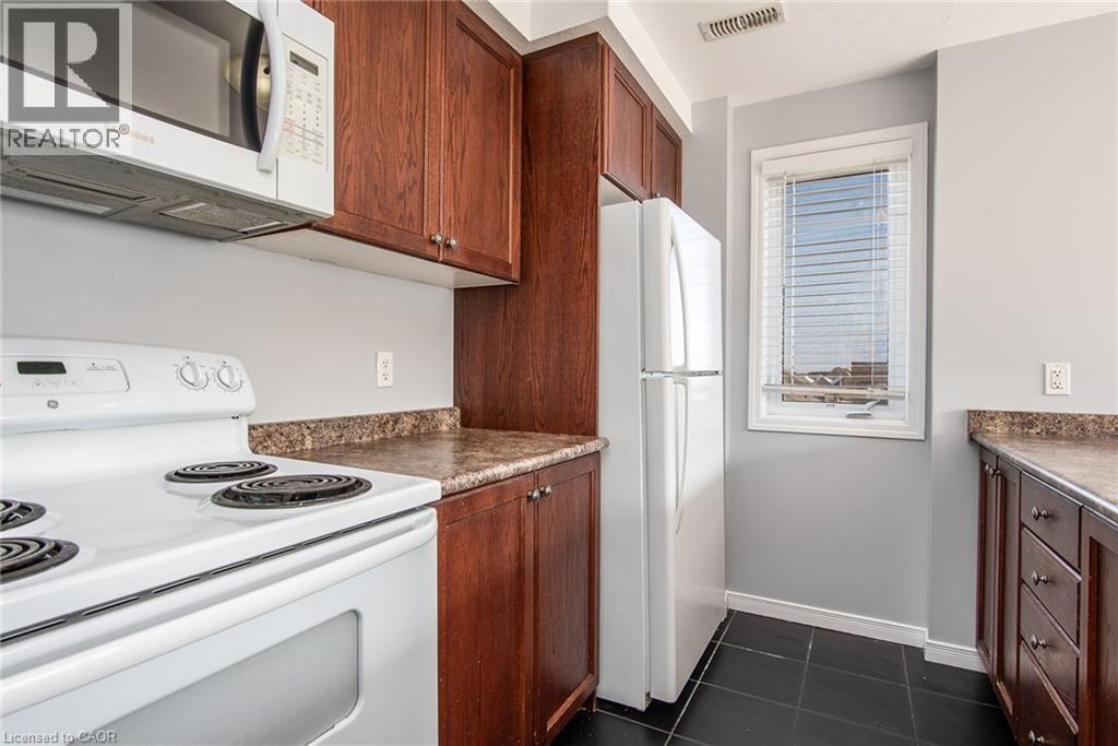 234 Rachel Crescent Unit# E, Kitchener, ON - Indoor Photo Showing Kitchen