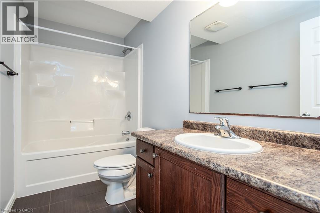 234 Rachel Crescent Unit# E, Kitchener, ON - Indoor Photo Showing Bathroom