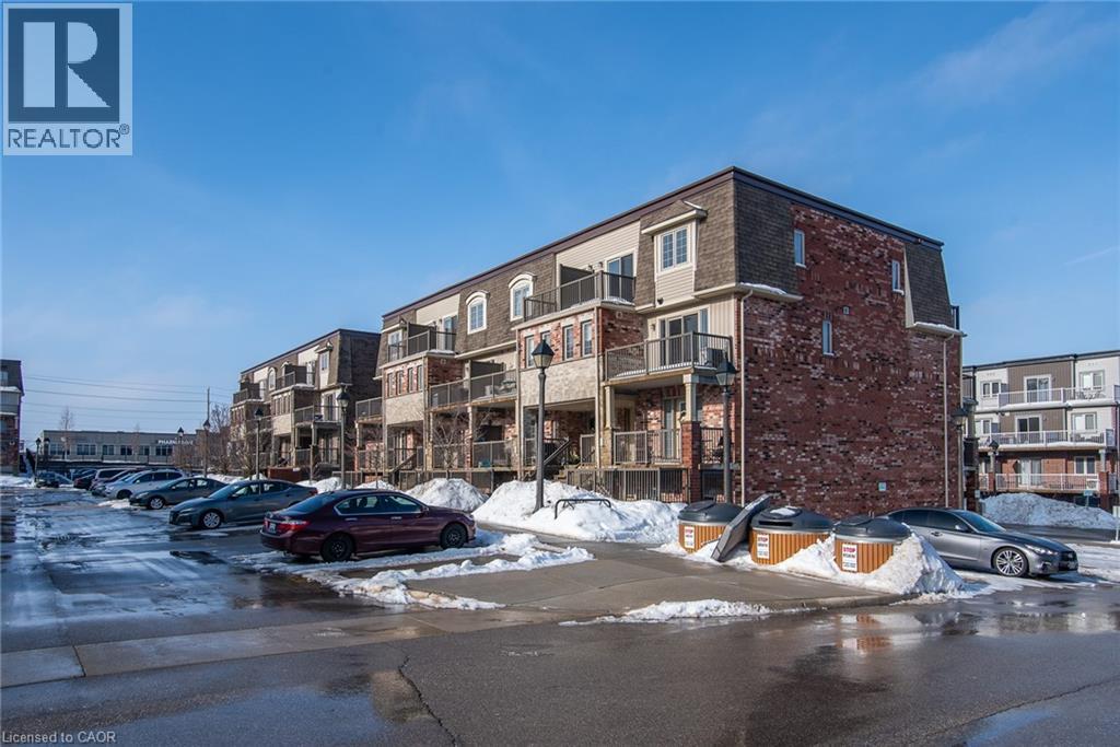 234 Rachel Crescent Unit# E, Kitchener, ON - Outdoor With Facade