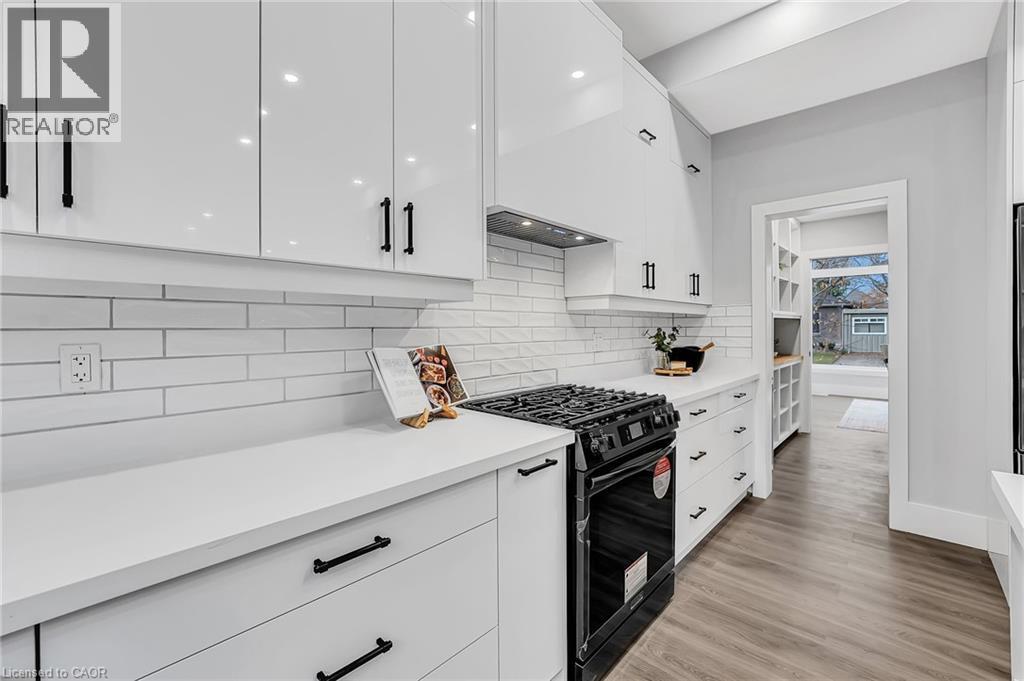 28 Norwich Street W, Guelph, ON - Indoor Photo Showing Kitchen With Upgraded Kitchen