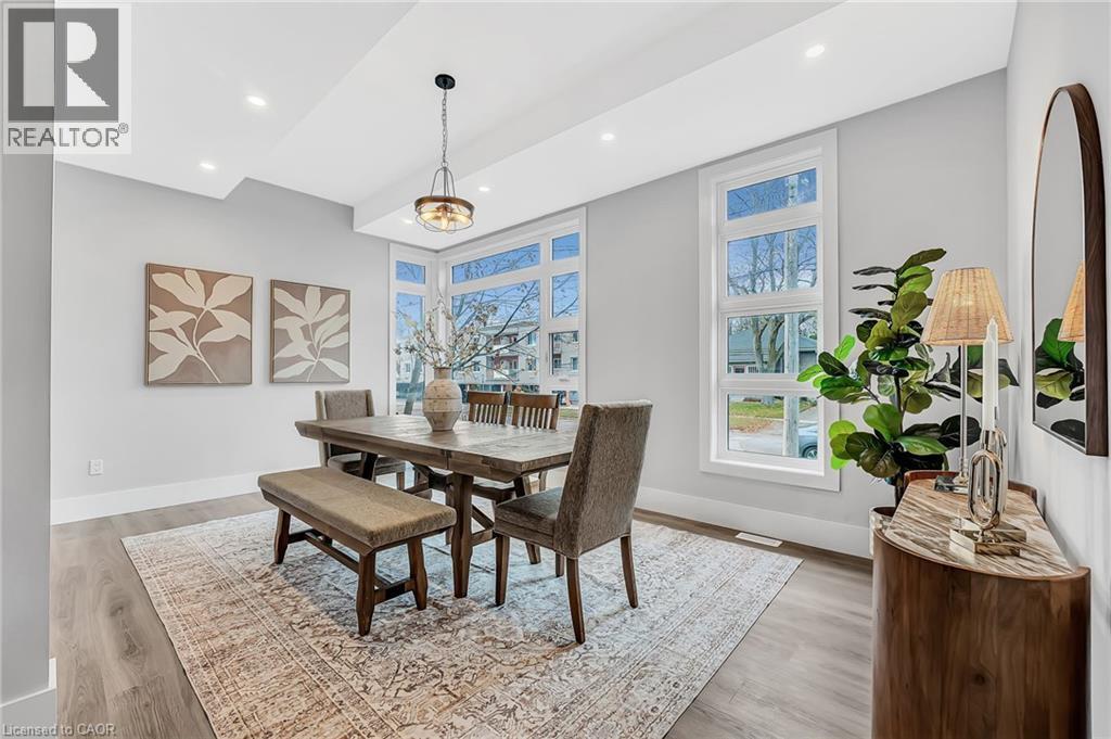 28 Norwich Street W, Guelph, ON - Indoor Photo Showing Dining Room