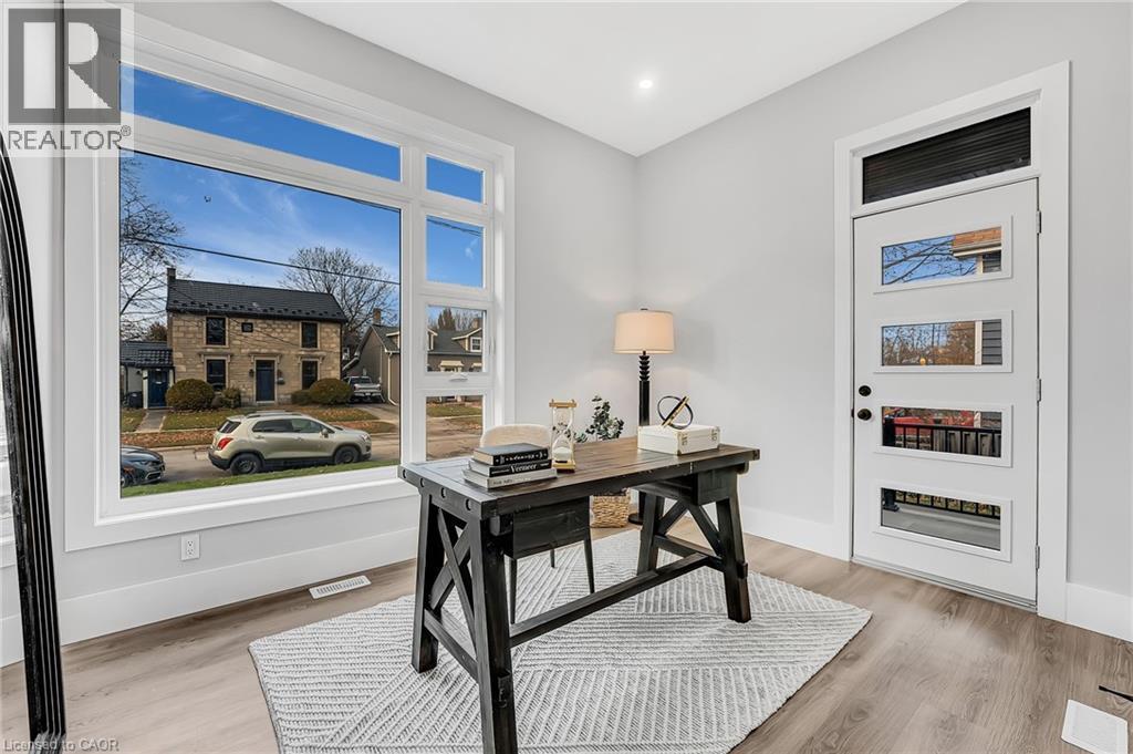 28 Norwich Street W, Guelph, ON - Indoor Photo Showing Office