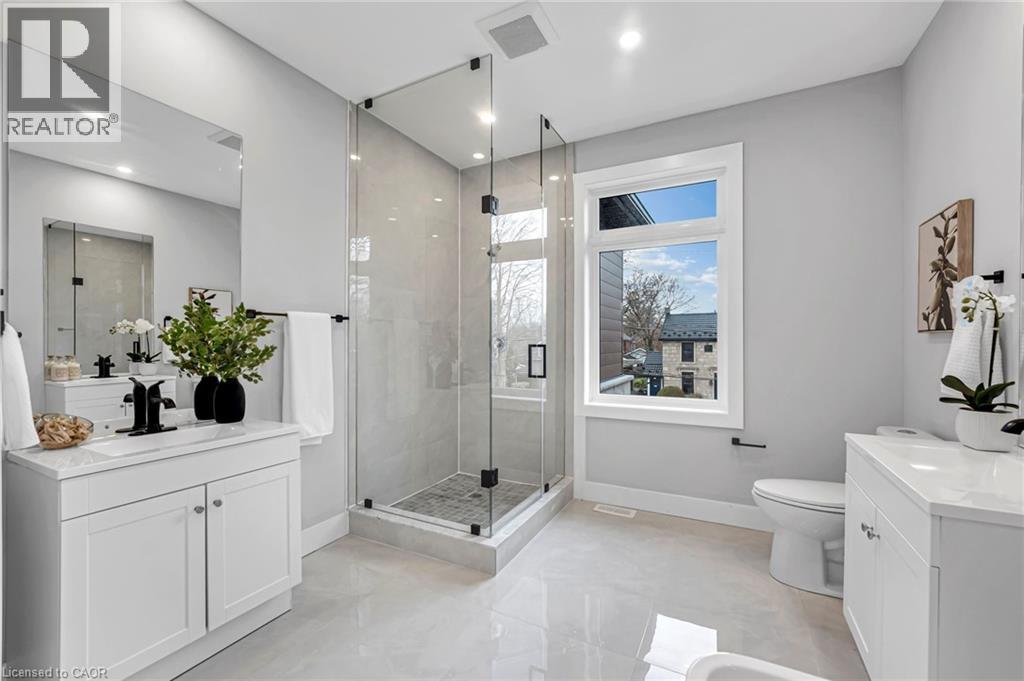 28 Norwich Street W, Guelph, ON - Indoor Photo Showing Bathroom