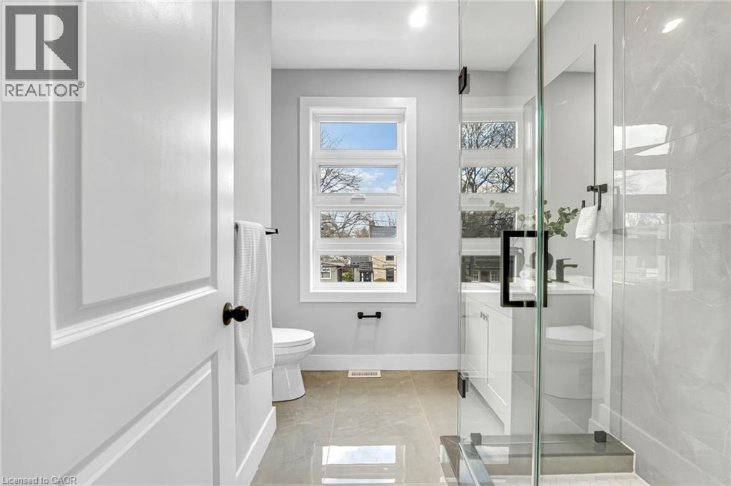 28 Norwich Street W, Guelph, ON - Indoor Photo Showing Bathroom