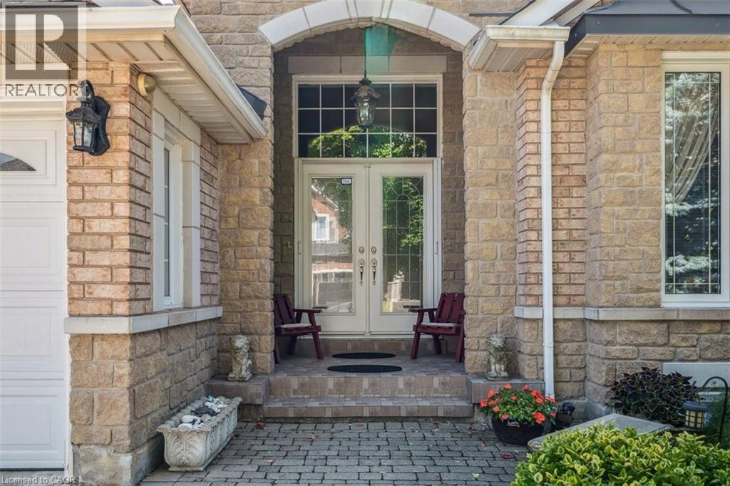 2428 Salcome Drive, Oakville, ON - Outdoor