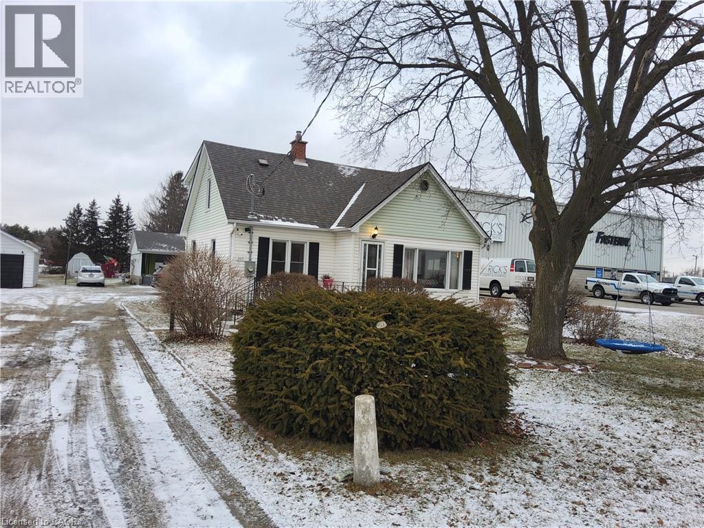 Don't miss out on this home. Book your showing today! - 509 Queensway W, Simcoe, ON - Outdoor