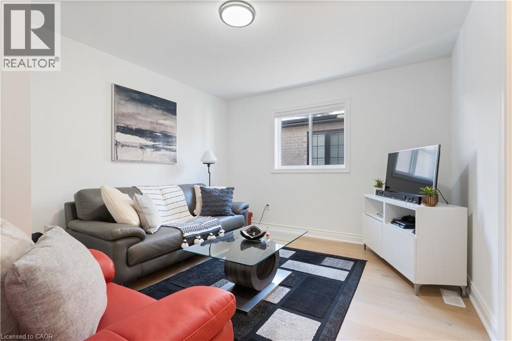 66 Cesar Place, Ancaster, ON - Indoor Photo Showing Living Room
