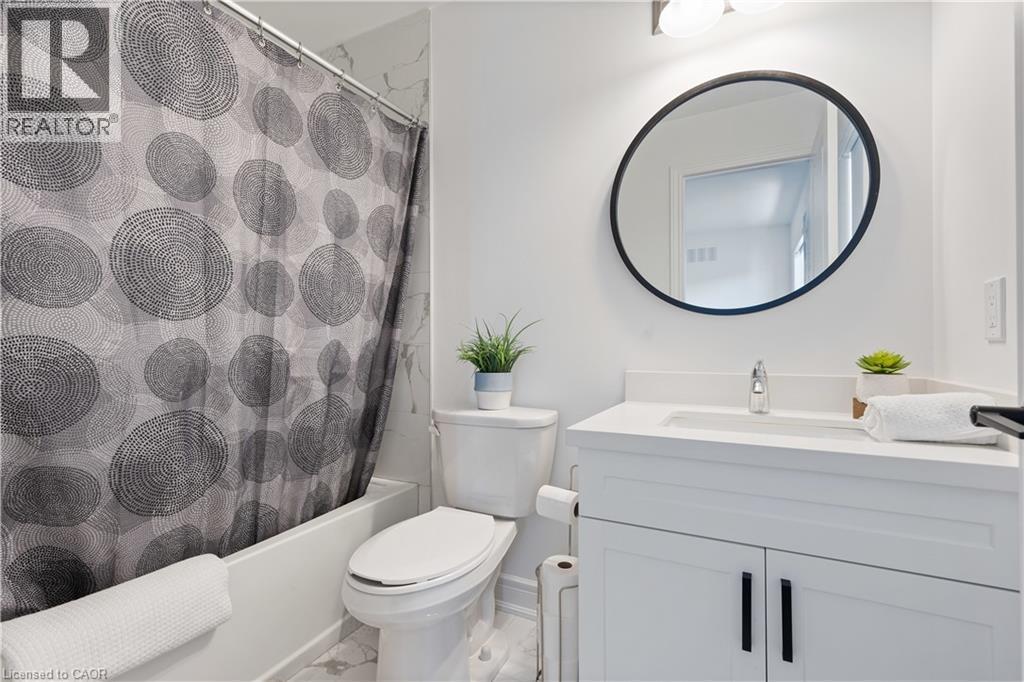 66 Cesar Place, Ancaster, ON - Indoor Photo Showing Bathroom