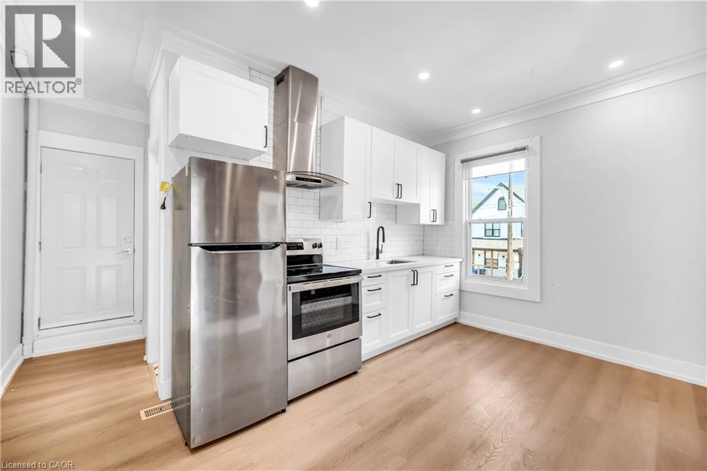 262 Robert Street, Hamilton, ON - Indoor Photo Showing Kitchen