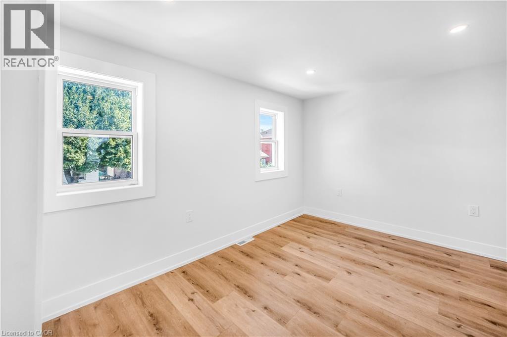 262 Robert Street, Hamilton, ON - Indoor Photo Showing Other Room