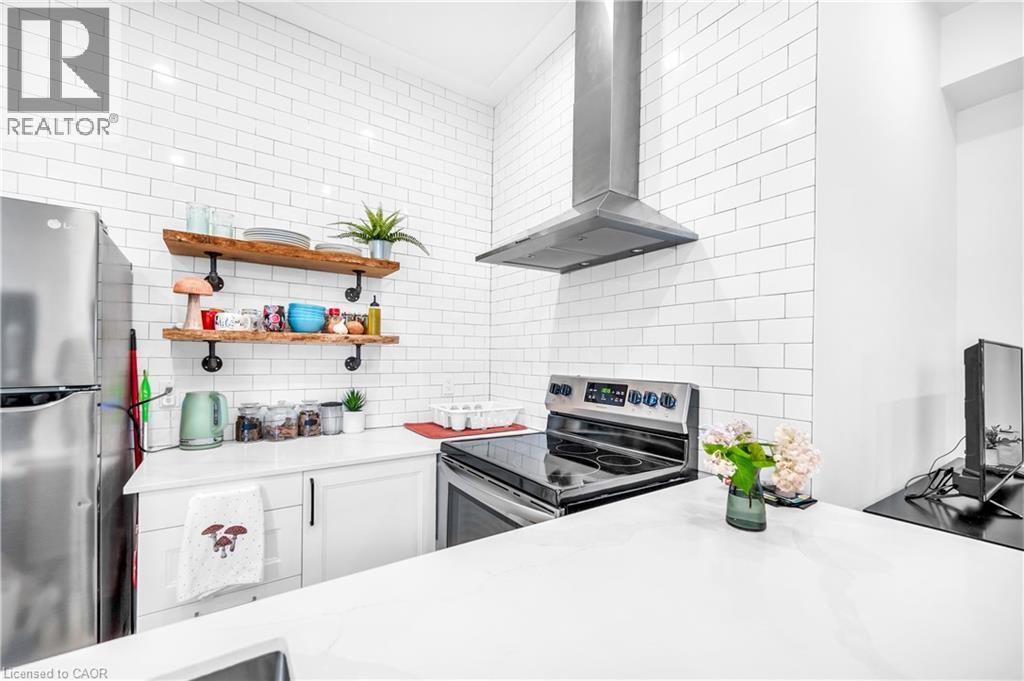 262 Robert Street, Hamilton, ON - Indoor Photo Showing Kitchen