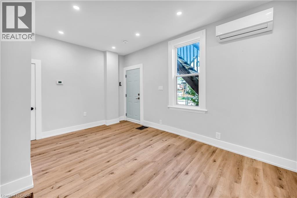 262 Robert Street, Hamilton, ON - Indoor Photo Showing Other Room