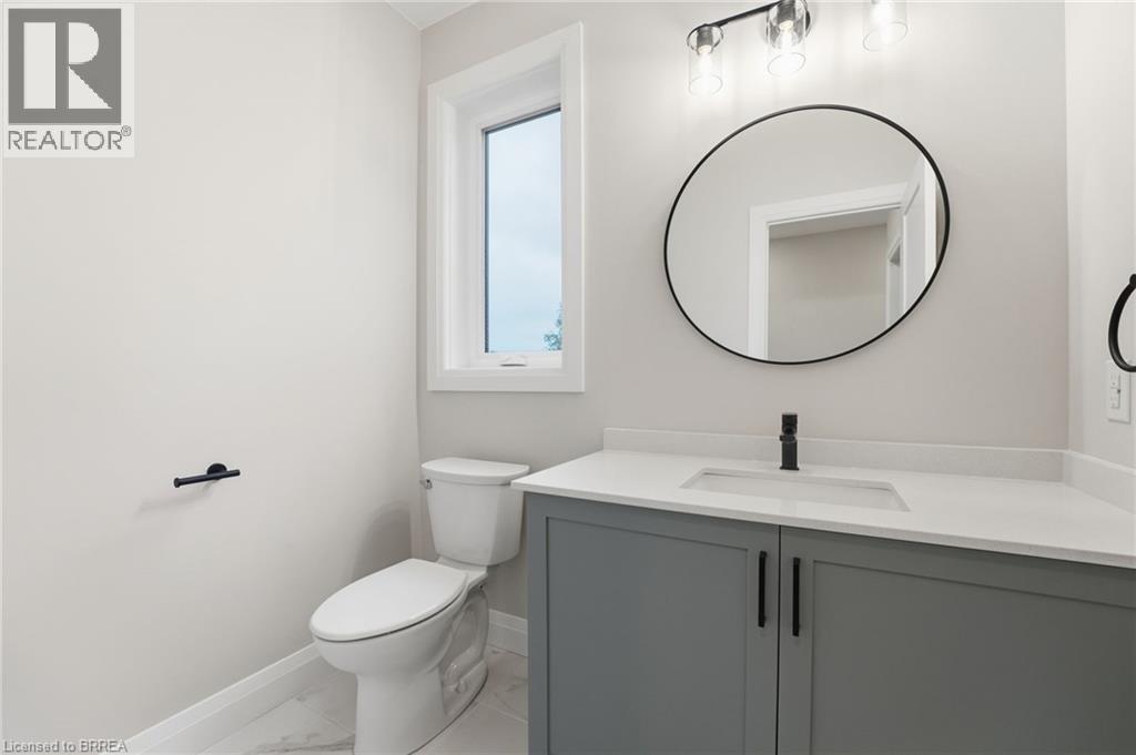 102 Oak Avenue, Paris, ON - Indoor Photo Showing Bathroom