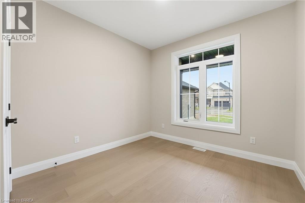 102 Oak Avenue, Paris, ON - Indoor Photo Showing Other Room