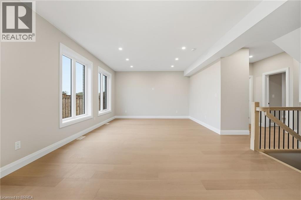 102 Oak Avenue, Paris, ON - Indoor Photo Showing Other Room