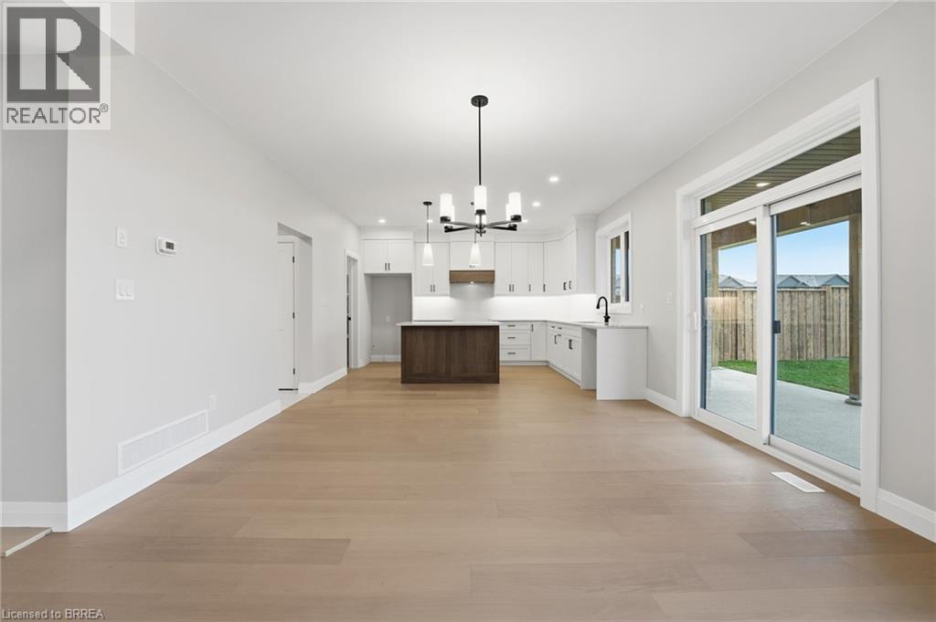 102 Oak Avenue, Paris, ON - Indoor Photo Showing Kitchen