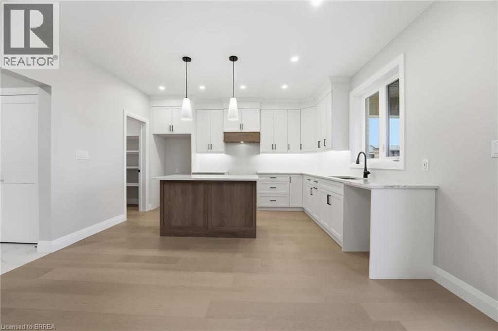 102 Oak Avenue, Paris, ON - Indoor Photo Showing Kitchen