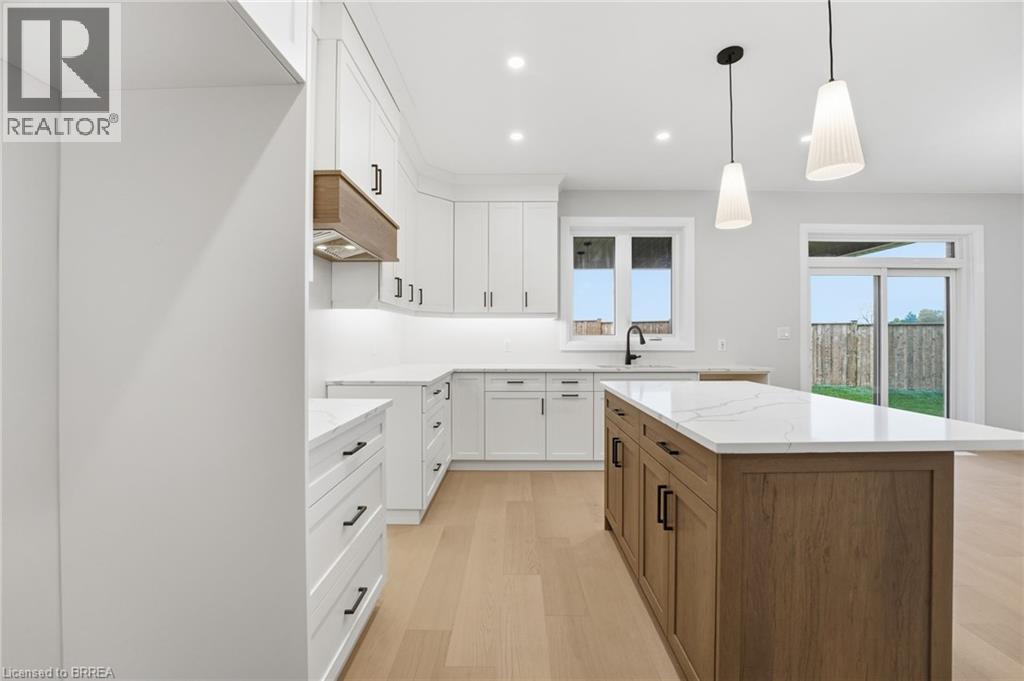 102 Oak Avenue, Paris, ON - Indoor Photo Showing Kitchen With Upgraded Kitchen
