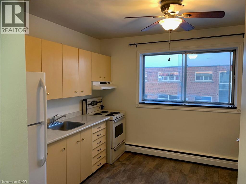 42 Hilltop Drive Unit# 9, Cambridge, ON - Indoor Photo Showing Kitchen