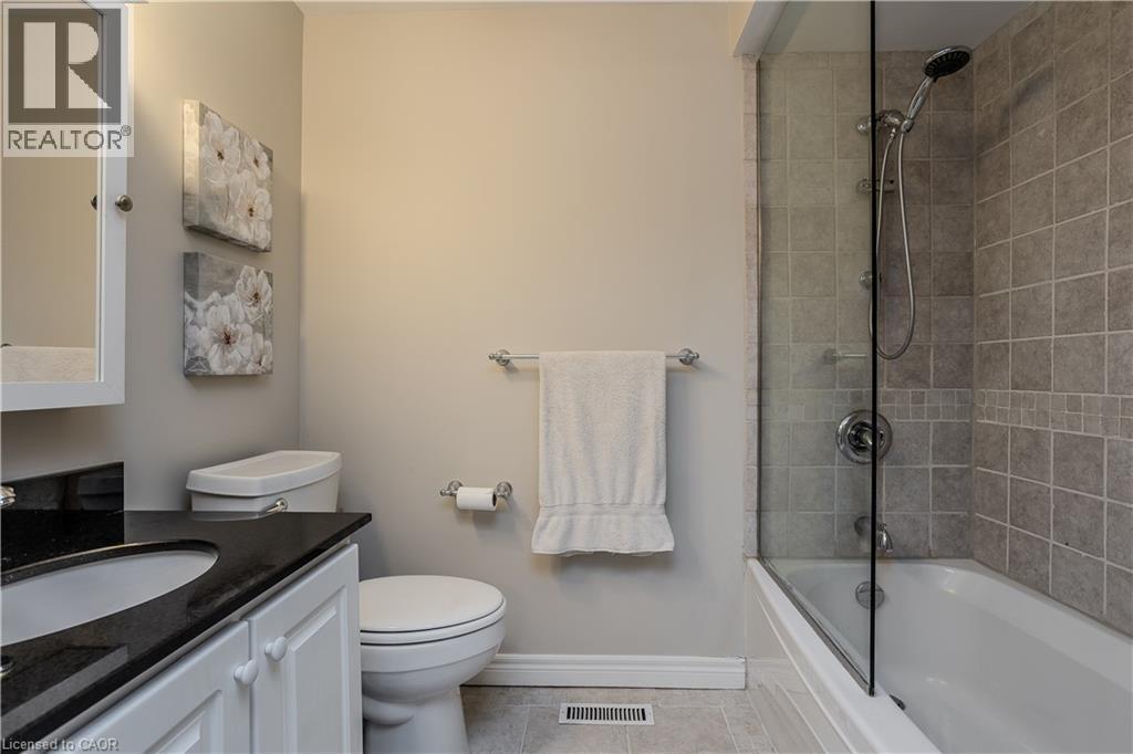 1858 Heather Hills Drive, Burlington, ON - Indoor Photo Showing Bathroom