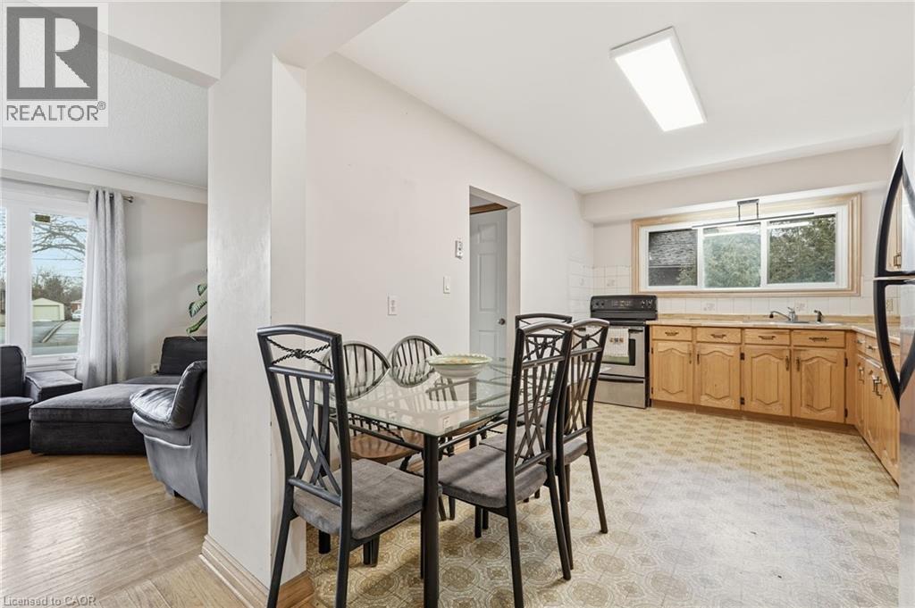 20 Nelligan Place, Hamilton, ON - Indoor Photo Showing Dining Room