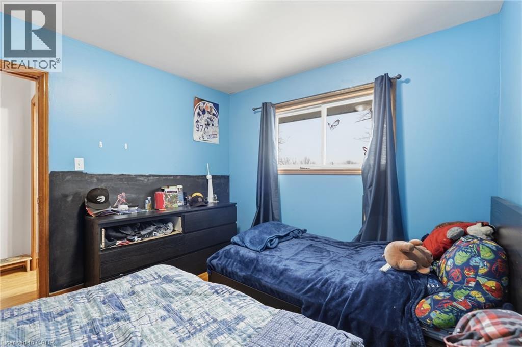 20 Nelligan Place, Hamilton, ON - Indoor Photo Showing Bedroom