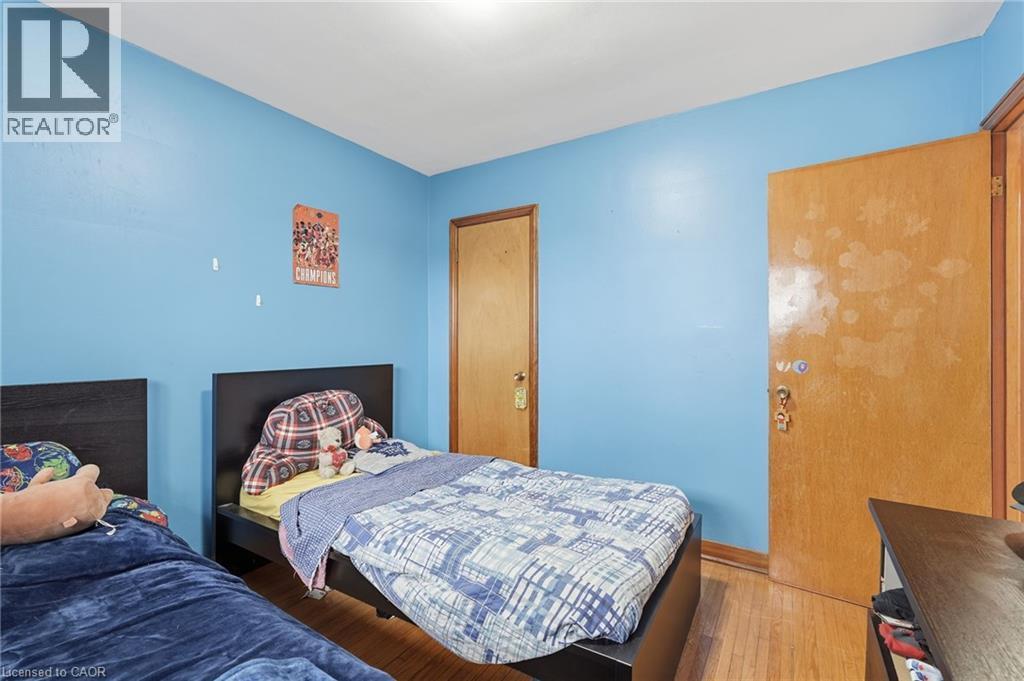 20 Nelligan Place, Hamilton, ON - Indoor Photo Showing Bedroom