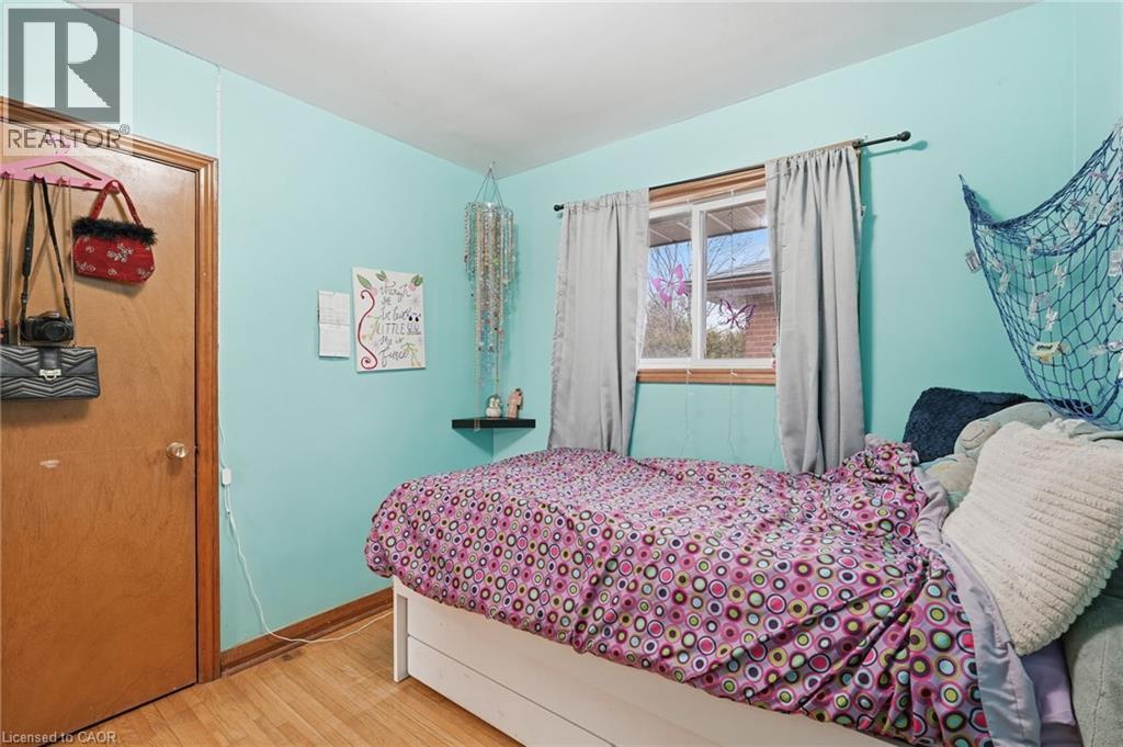 20 Nelligan Place, Hamilton, ON - Indoor Photo Showing Bedroom