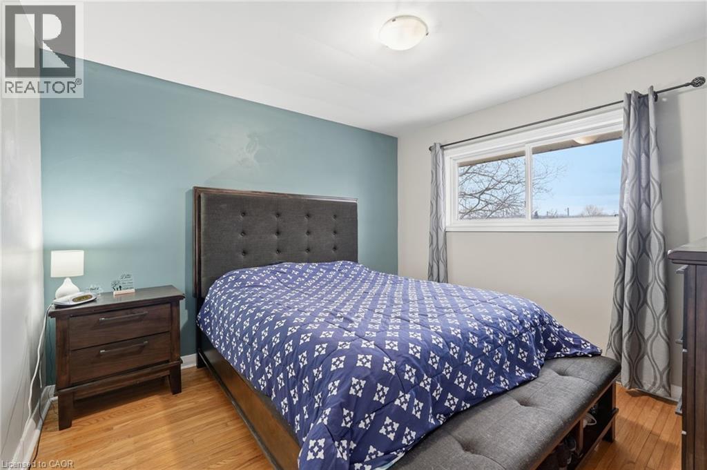 20 Nelligan Place, Hamilton, ON - Indoor Photo Showing Bedroom