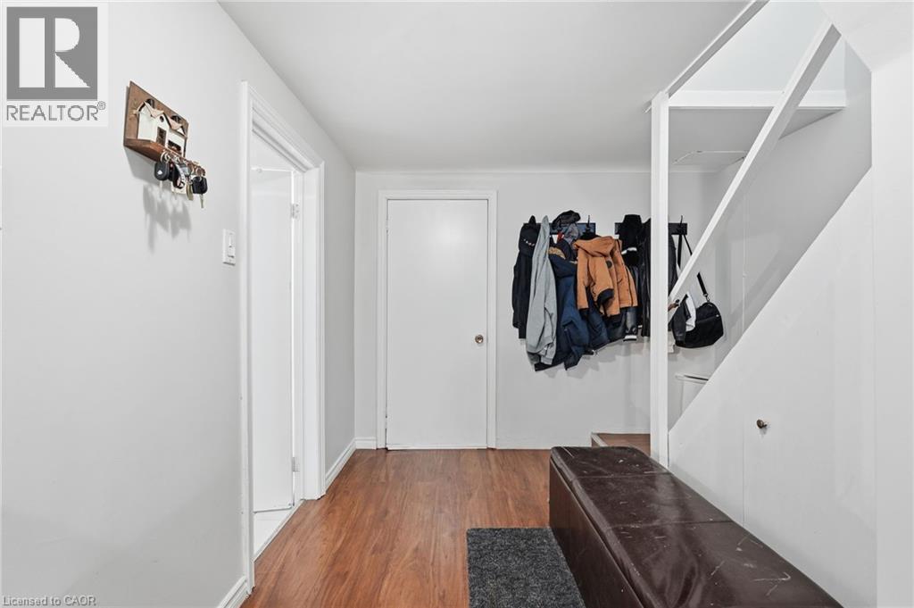 20 Nelligan Place, Hamilton, ON - Indoor Photo Showing Other Room