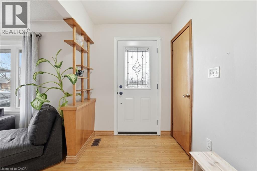 20 Nelligan Place, Hamilton, ON - Indoor Photo Showing Other Room