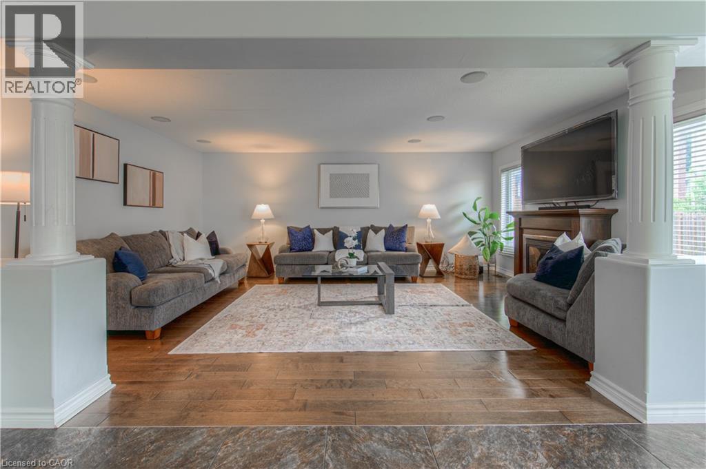 139 Pebblecreek Drive, Kitchener, ON - Indoor Photo Showing Living Room