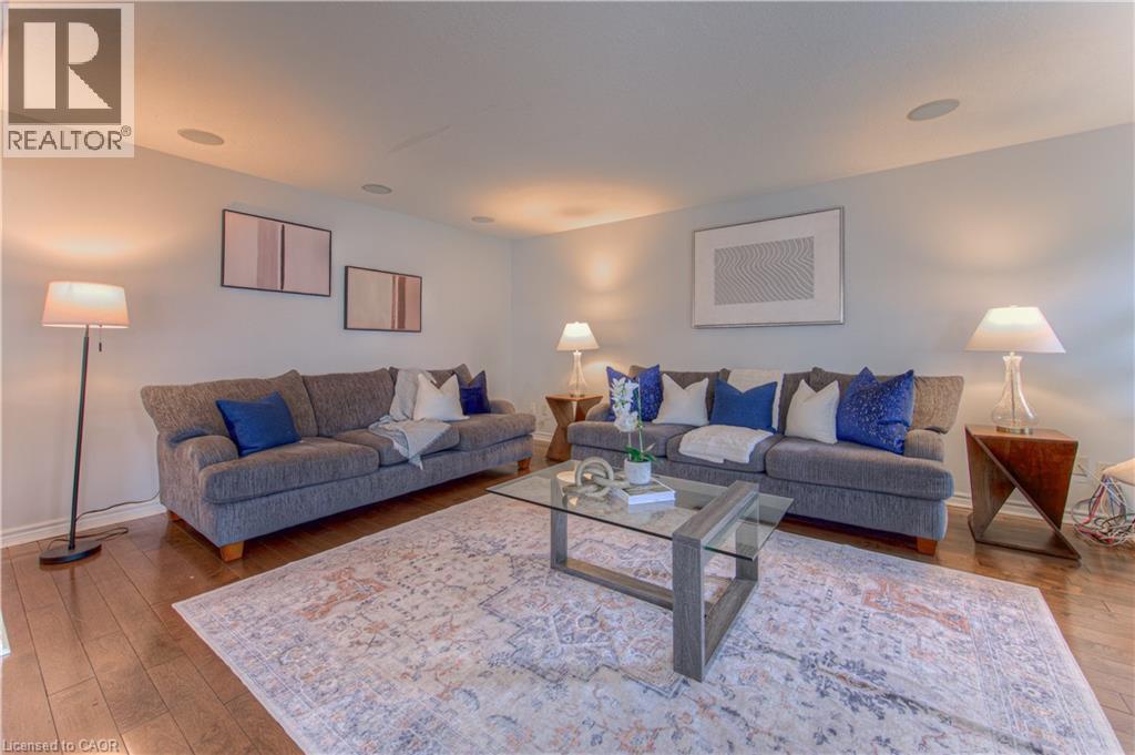 139 Pebblecreek Drive, Kitchener, ON - Indoor Photo Showing Living Room