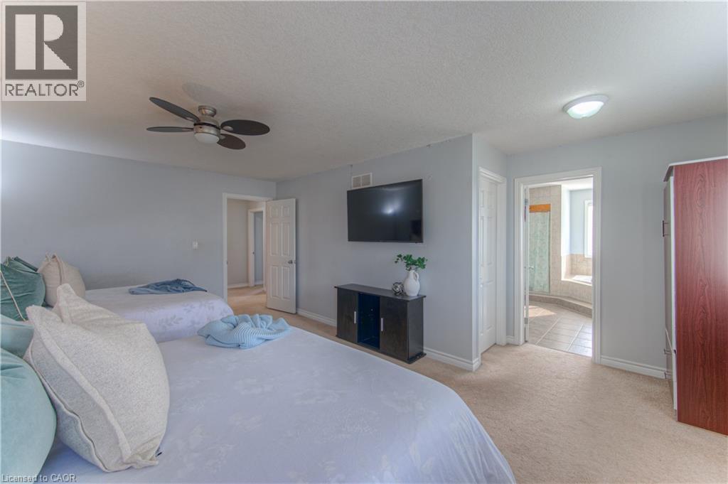 139 Pebblecreek Drive, Kitchener, ON - Indoor Photo Showing Bedroom