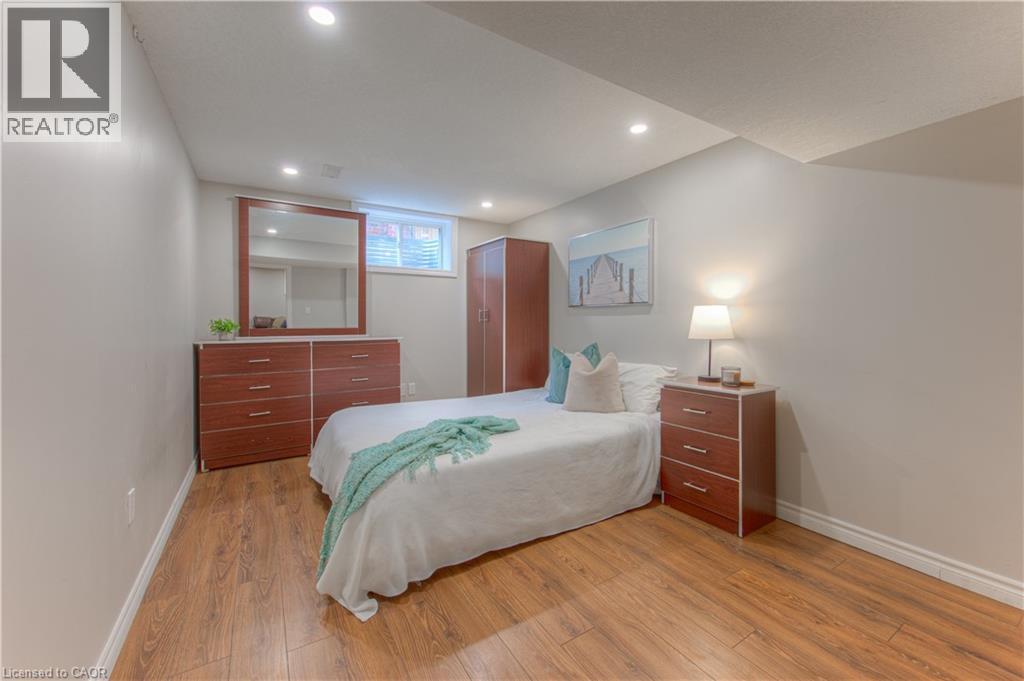 139 Pebblecreek Drive, Kitchener, ON - Indoor Photo Showing Bedroom