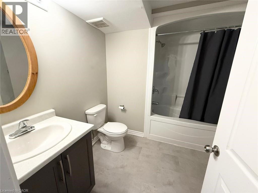 Full bathroom featuring shower / bath combination with curtain and vanity - 65 Old School Trail Unit# 36, Welland, ON - Indoor Photo Showing Bathroom