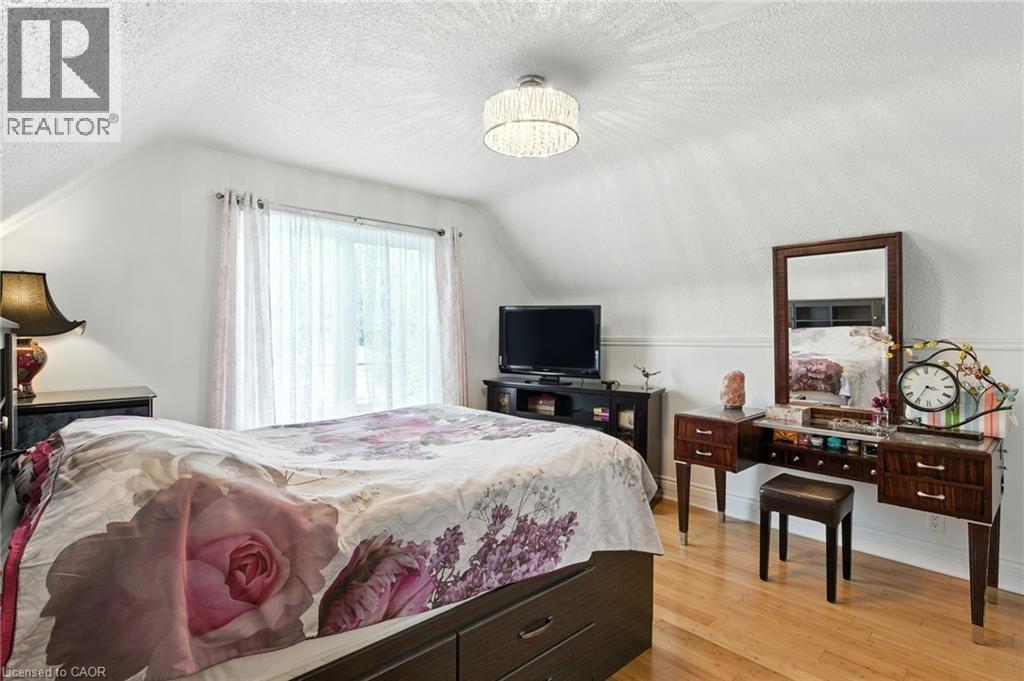 39 Clayburn Avenue, St. Catharines, ON - Indoor Photo Showing Bedroom
