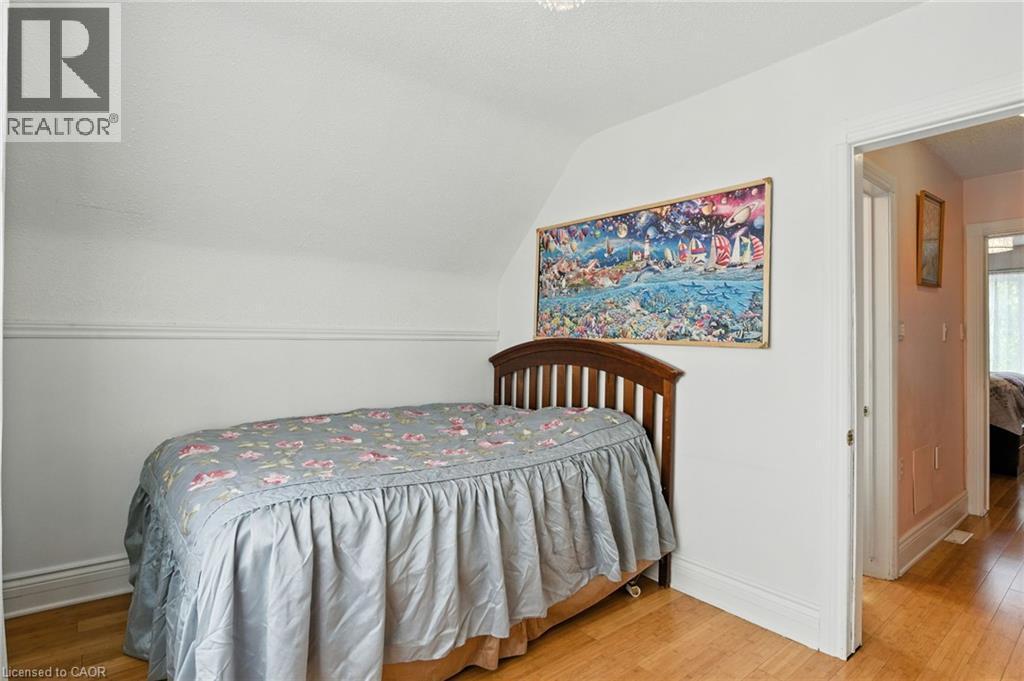 39 Clayburn Avenue, St. Catharines, ON - Indoor Photo Showing Bedroom