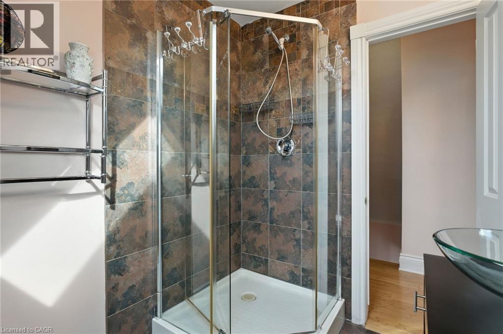 39 Clayburn Avenue, St. Catharines, ON - Indoor Photo Showing Bathroom