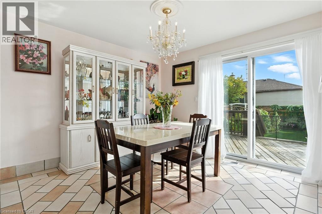 39 Clayburn Avenue, St. Catharines, ON - Indoor Photo Showing Dining Room