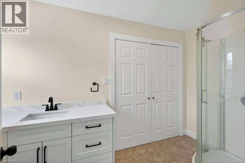 7460 5Th Line, Essa, ON - Indoor Photo Showing Bathroom