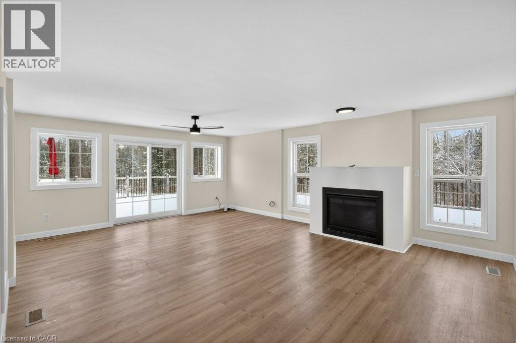 7460 5Th Line, Essa, ON - Indoor Photo Showing Living Room