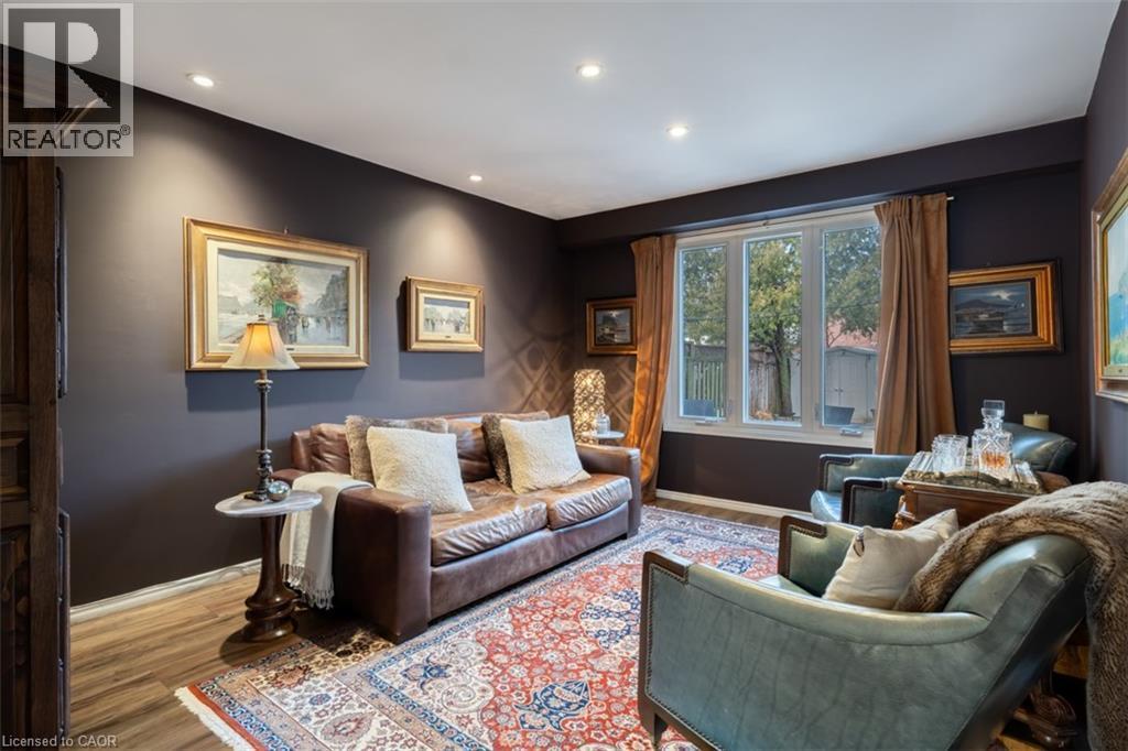 1219 Hammond Street, Burlington, ON - Indoor Photo Showing Living Room