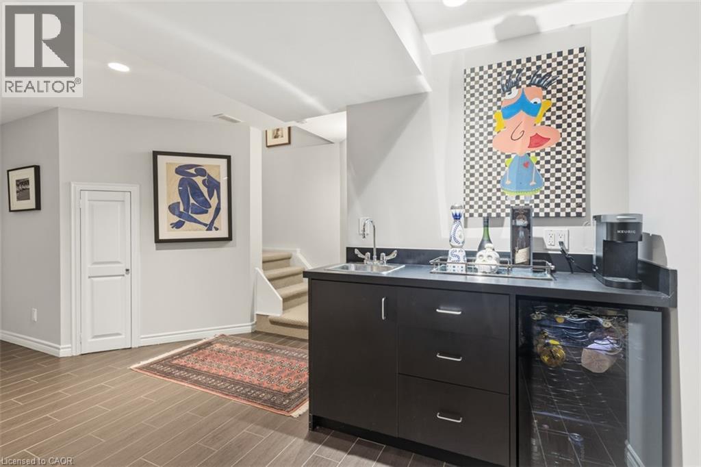 1219 Hammond Street, Burlington, ON - Indoor