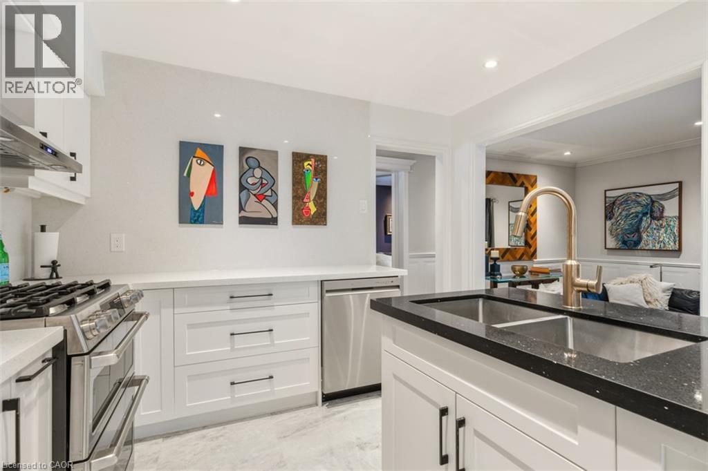 1219 Hammond Street, Burlington, ON - Indoor Photo Showing Kitchen With Double Sink With Upgraded Kitchen