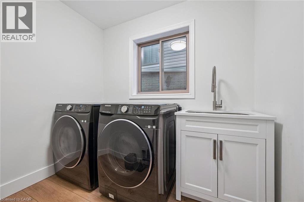 28 Kathleen Court, Hamilton, ON - Indoor Photo Showing Laundry Room