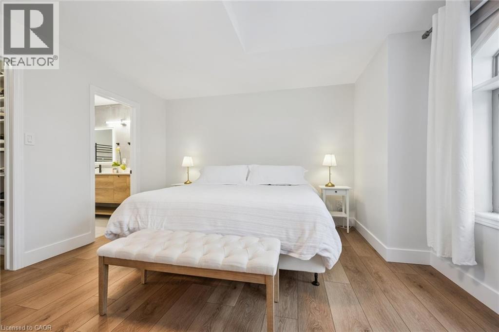 28 Kathleen Court, Hamilton, ON - Indoor Photo Showing Bedroom