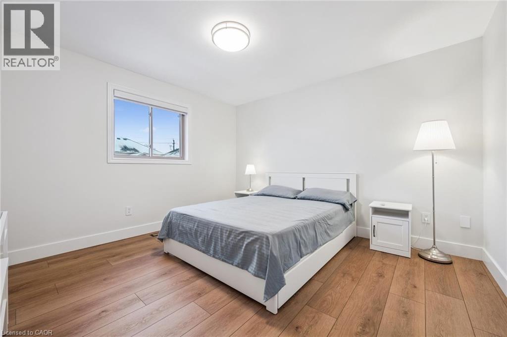 28 Kathleen Court, Hamilton, ON - Indoor Photo Showing Bedroom