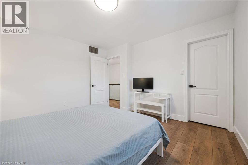 28 Kathleen Court, Hamilton, ON - Indoor Photo Showing Bedroom